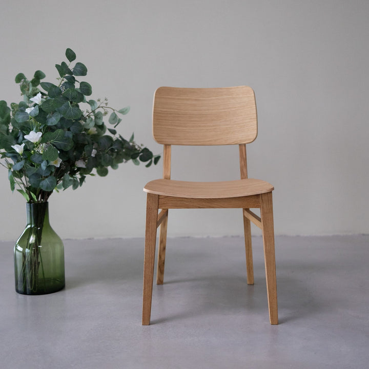 Conjunto de 2 ou 4 cadeiras de jantar em madeira de carvalho KODAMA | VESKOR