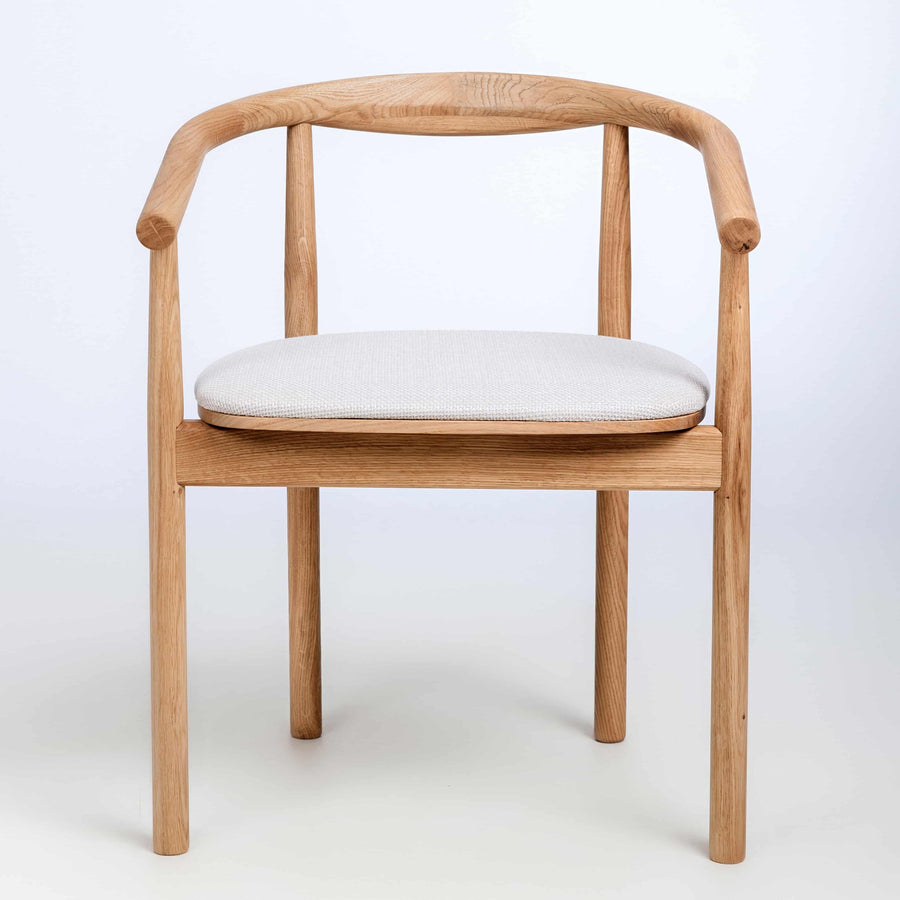 VESKOR Cadeira estofada em carvalho maciço da coleção Lea Mobiliário nórdico com um design moderno Mobel.Store