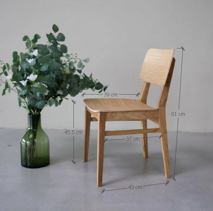 VESKOR Conjunto de cadeiras de jantar em carvalho maciço da coleção Dania Mobiliário nórdico com um design moderno Mobel.Store