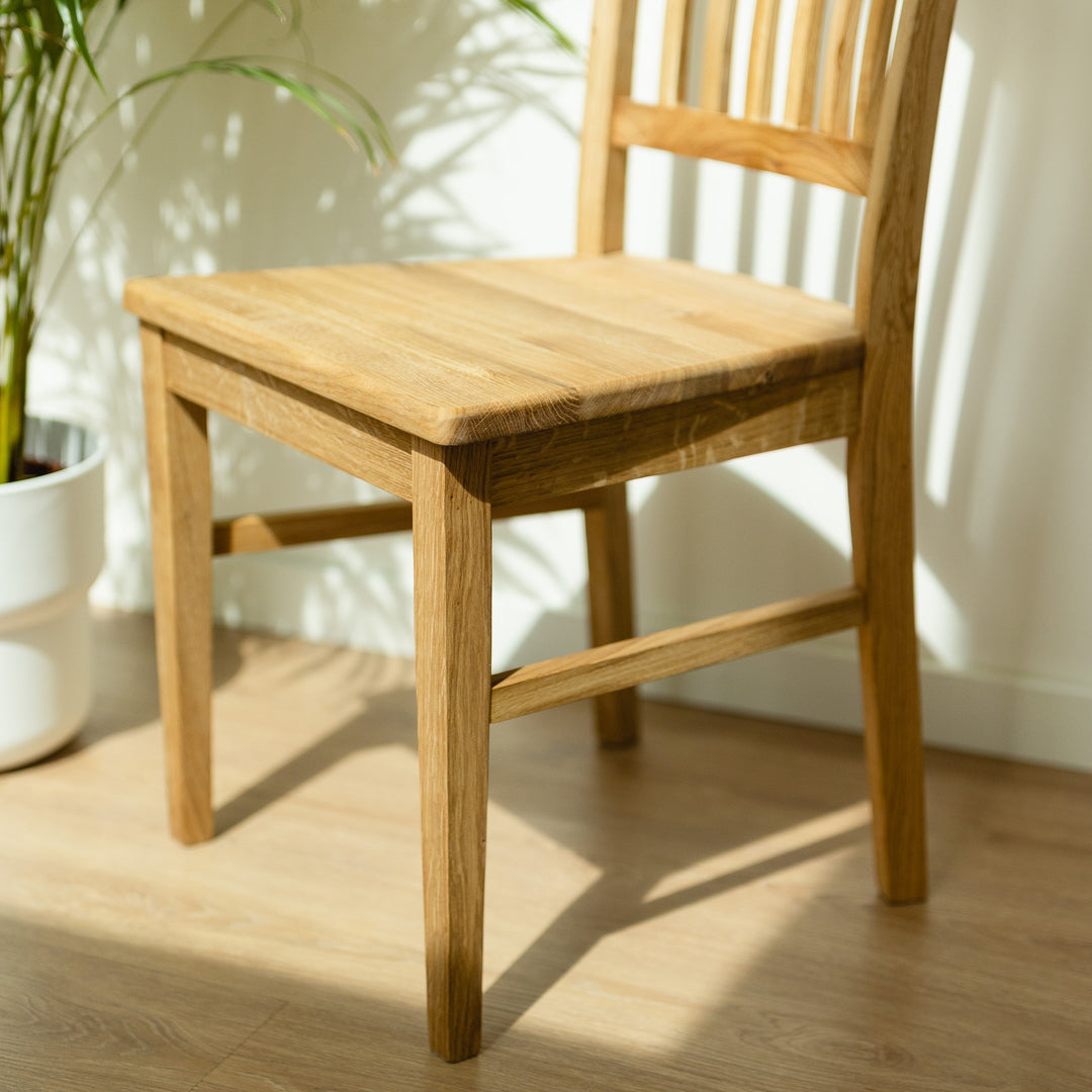 VESKOR Cadeira de jantar em carvalho maciço da colecção Provance Mobiliário nórdico com um design moderno