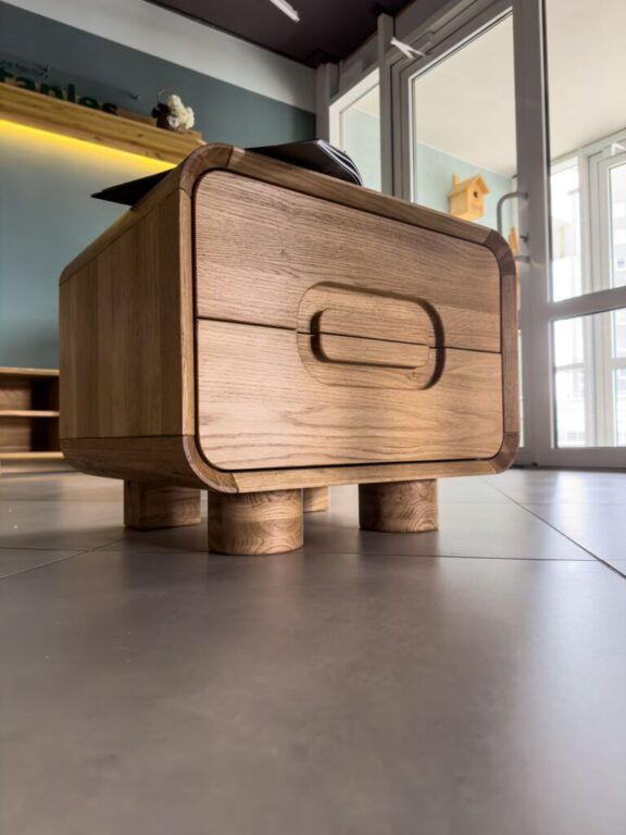 Mesa de cabeceira VESKOR Deo em madeira de carvalho maciço Mobiliário nórdico moderno