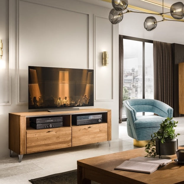 Móveis VESKOR em carvalho maciço da coleção Latina. Móveis nórdicos com um design moderno.