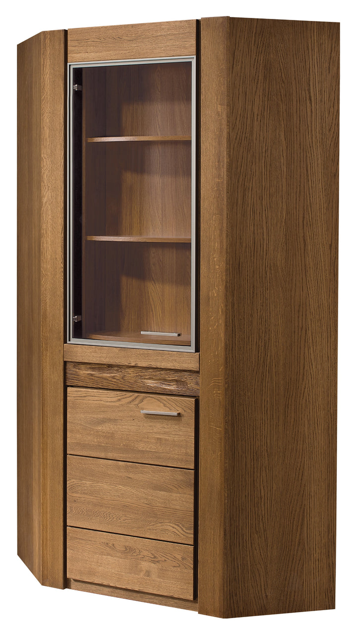 Vitrina VESKOR em carvalho maciço da colecção Velvet. Mobiliário nórdico com um design moderno.