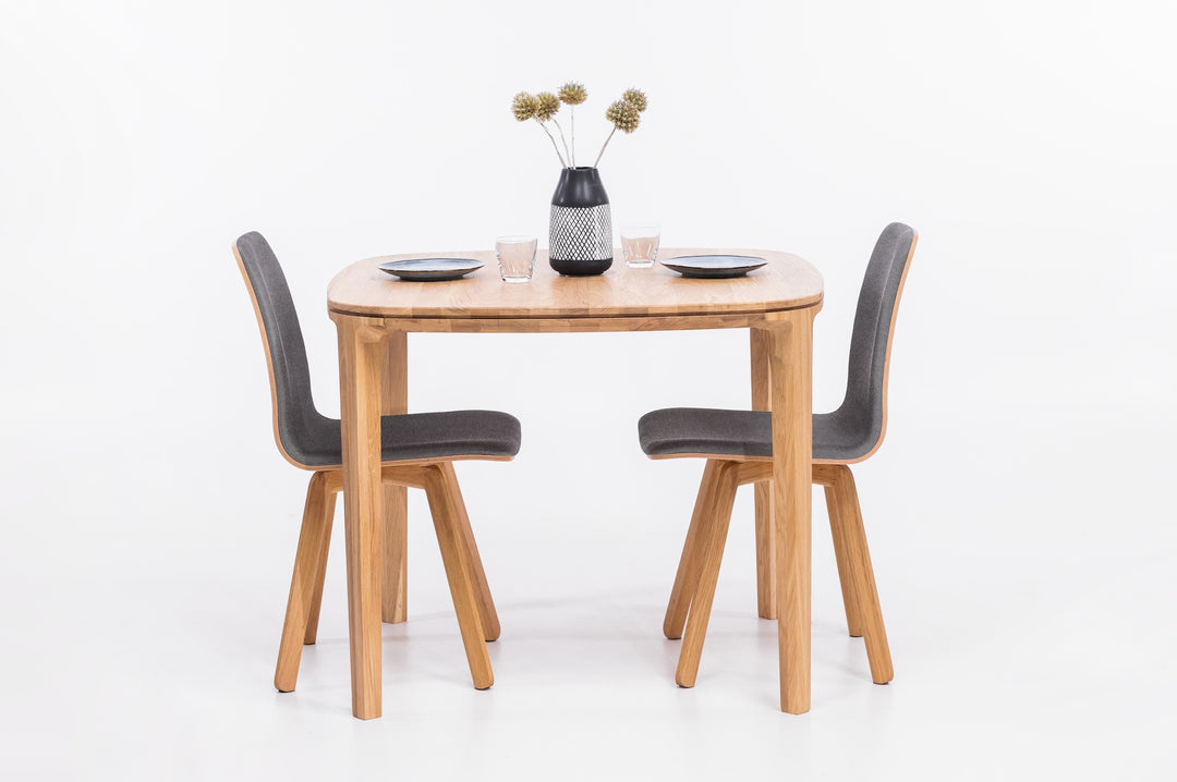 Como combinar uma mesa com cadeiras modernas