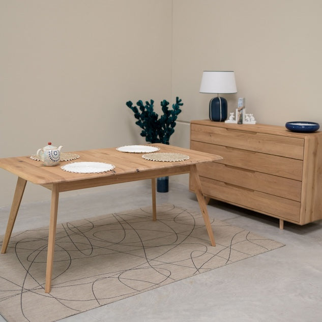 Como organizar uma sala de jantar quadrada