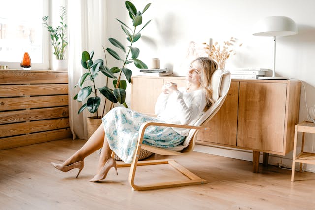 cadeira de madeira confortável