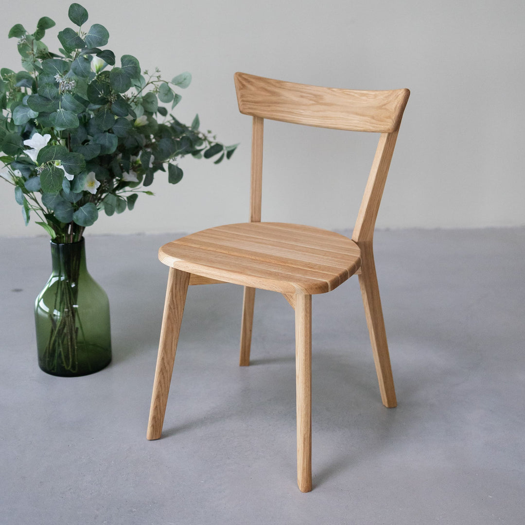 Cadeiras de jantar em madeira