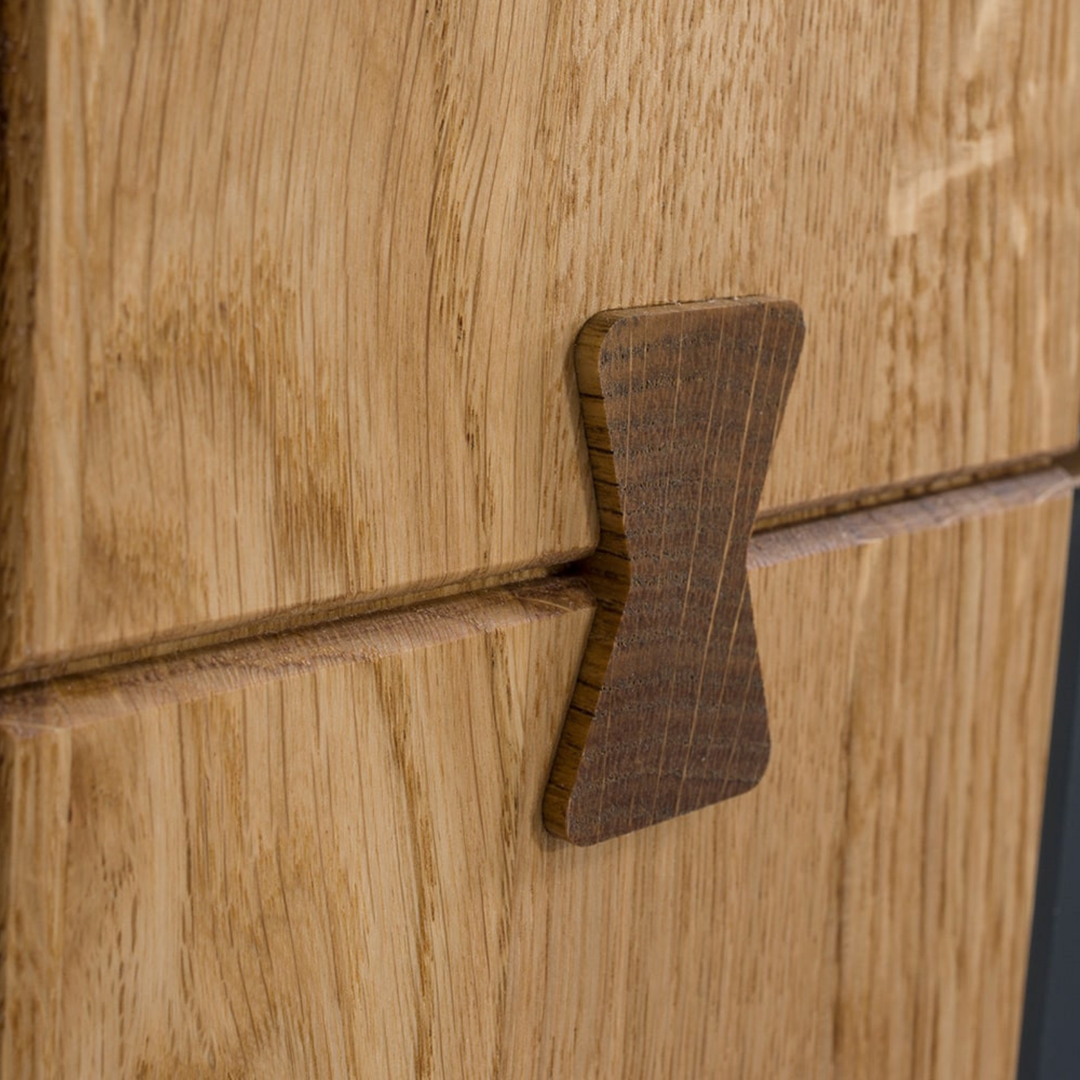 Vitrina em carvalho MINURA 10, 45×40×190 cm | VESKOR