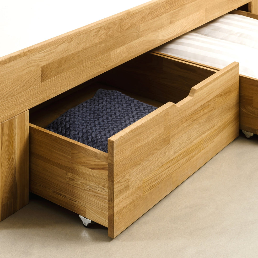 Cama de carvalho maciço com arrumação UPPSALA | VESKOR