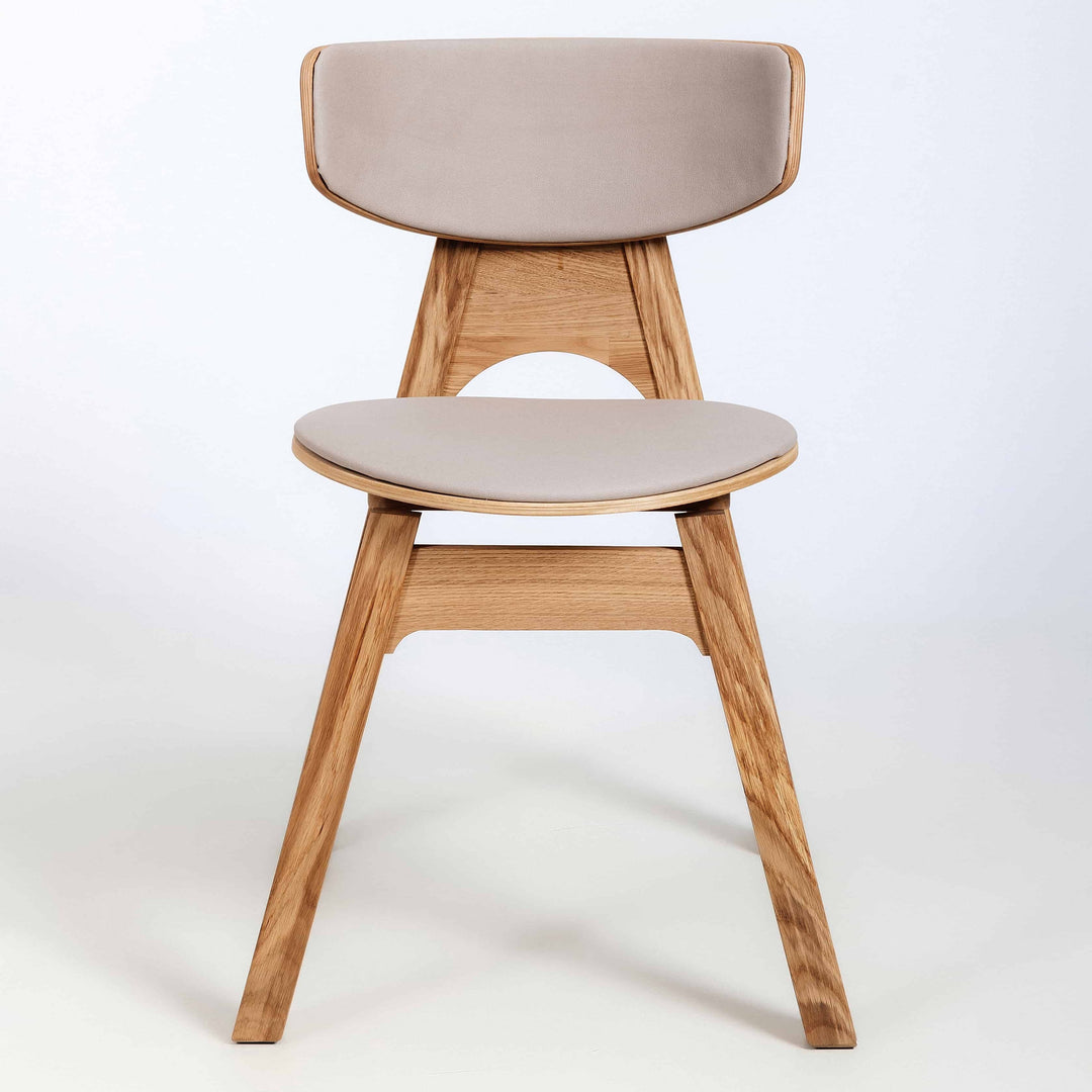 VESKOR Cadeira estofada em carvalho maciço da coleção Frida Mobiliário nórdico com um design moderno Mobel.Store