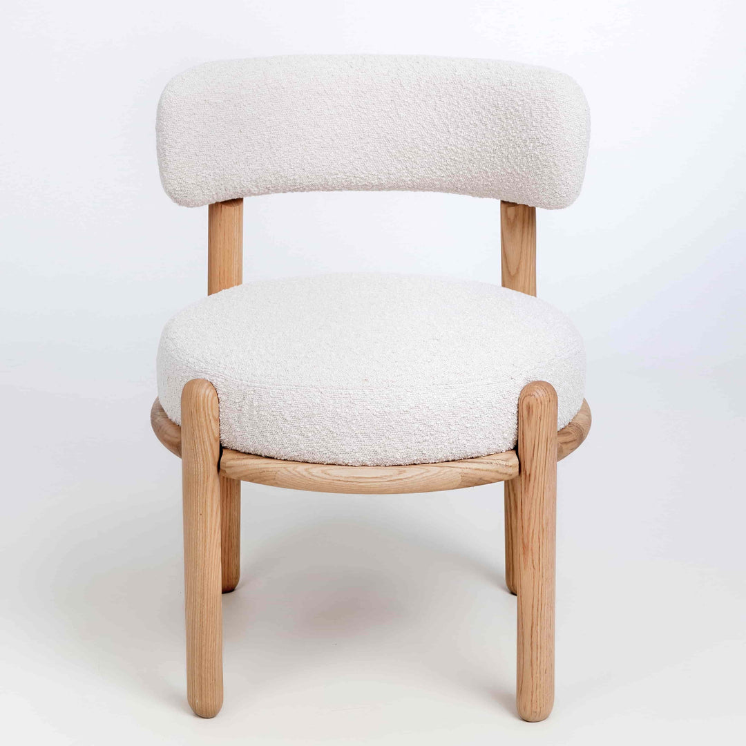 VESKOR Cadeira estofada em carvalho maciço da coleção Lova Mobiliário nórdico com um design moderno Mobel.Store