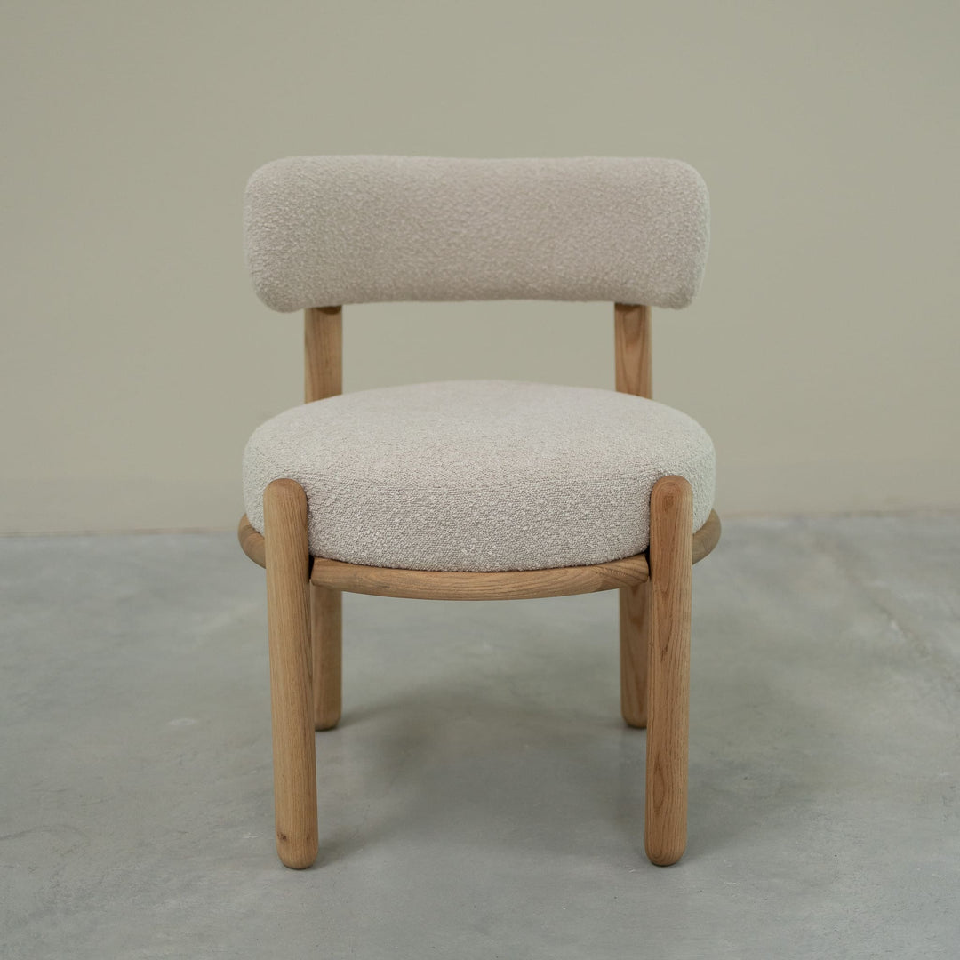 VESKOR Cadeira estofada em carvalho maciço da coleção Lova Mobiliário nórdico com um design moderno Mobel.Store