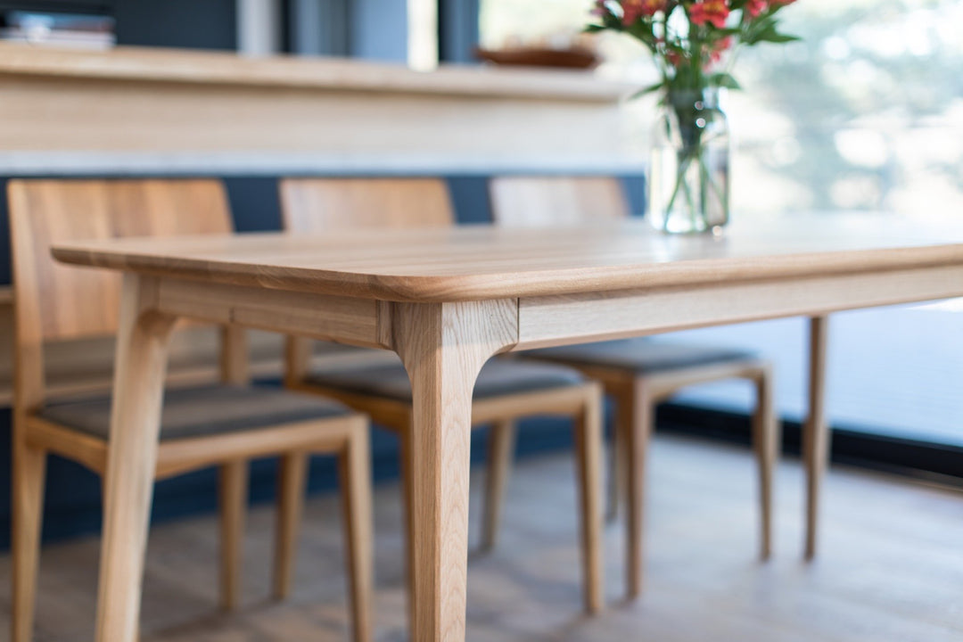Mesa de jantar fixa de madeira maciça TOKIO | KARPIS
