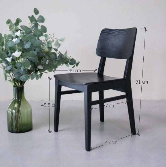 VESKOR Conjunto de cadeiras de jantar em carvalho maciço preto da coleção Dania Mobiliário nórdico com um design moderno Mobel.Store