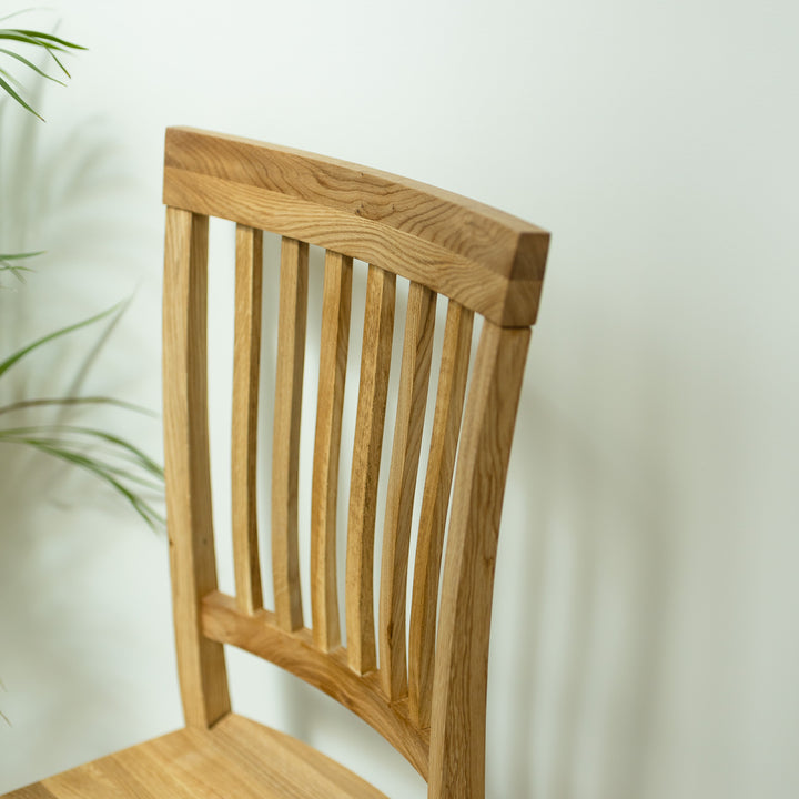VESKOR Cadeira de jantar em carvalho maciço da colecção Provance Mobiliário nórdico com um design moderno