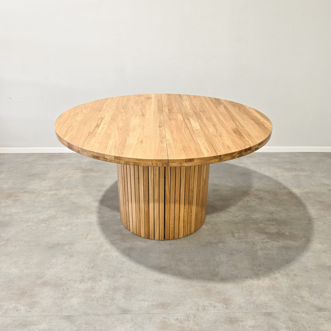 Mesa de jantar redonda extensível VESKOR em carvalho maciço ROMA 135-235 x 135 x 75 cm.