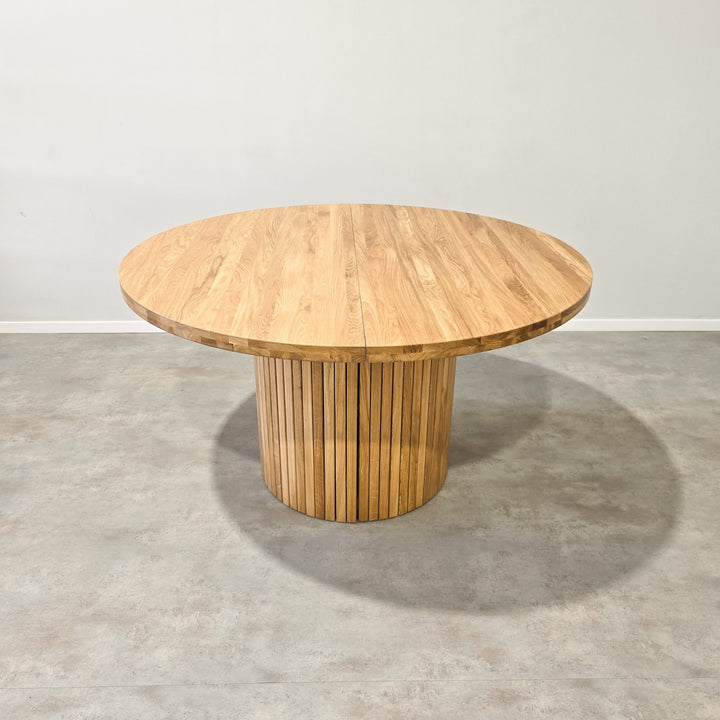 Mesa de jantar redonda extensível VESKOR em carvalho maciço ROMA 135-235 x 135 x 75 cm.