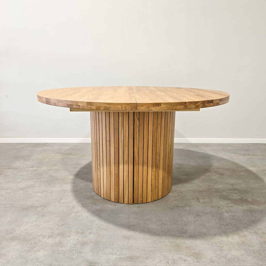 Mesa de jantar redonda extensível VESKOR em carvalho maciço ROMA 135-235 x 135 x 75 cm.