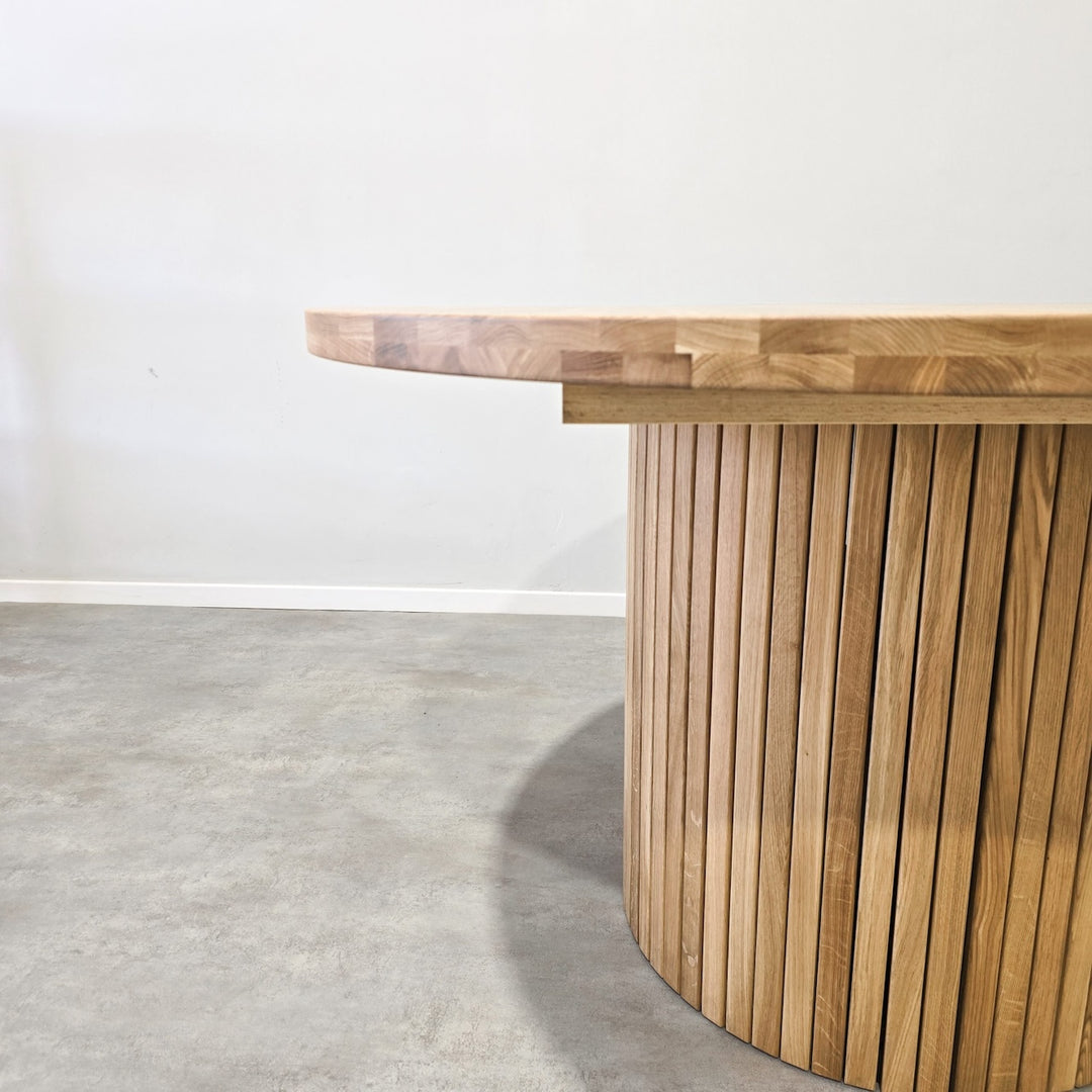 Mesa de jantar redonda extensível VESKOR em carvalho maciço ROMA 135-235 x 135 x 75 cm.