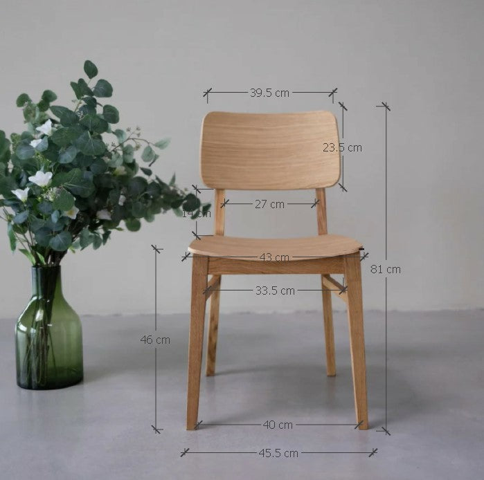 VESKOR Conjunto de cadeiras de jantar em carvalho maciço da coleção Dania Mobiliário nórdico com um design moderno Mobel.Store