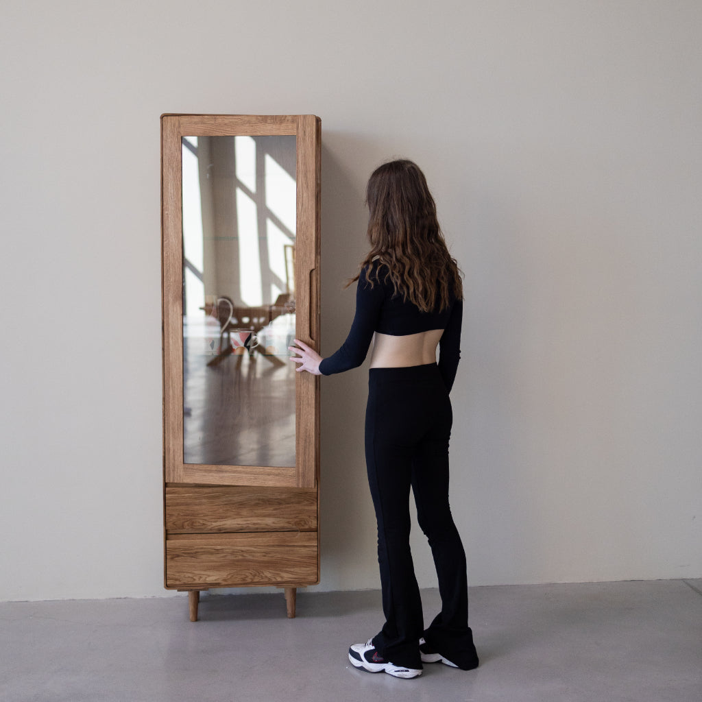 VESKOR Amandi vitrina de abertura à direita em madeira de carvalho maciço Mobiliário nórdico moderno 