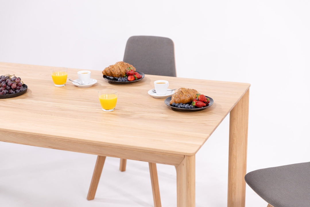 Mesa de jantar extensível de madeira maciça DITA | KARPIS