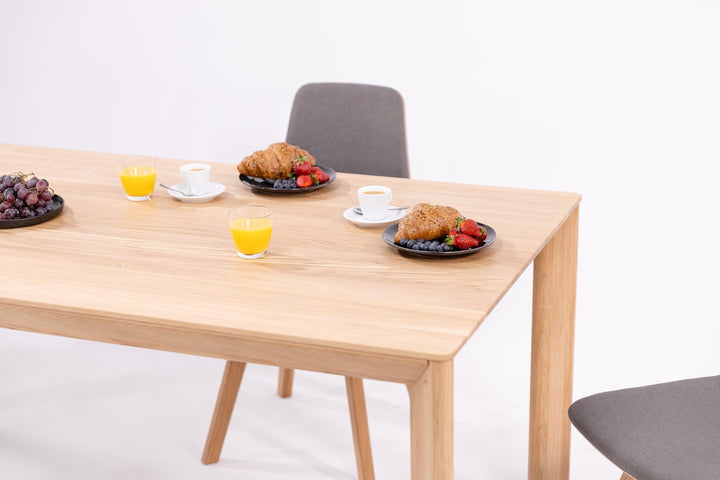 Mesa de jantar extensível de madeira maciça DITA | KARPIS