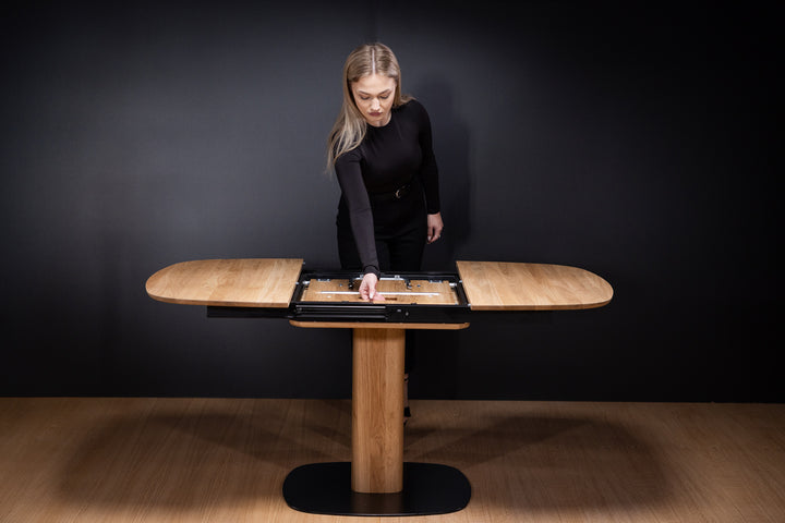 Mesa de jantar extensível em madeira maciça LUNA | KARPIS