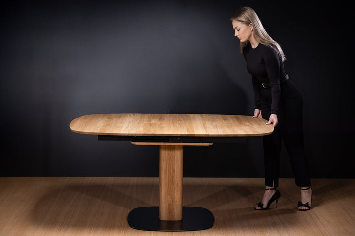 Mesa de jantar extensível em madeira maciça LUNA | KARPIS