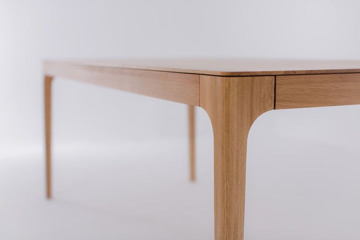 Mesa de jantar extensível em madeira maciça CREATIV | KARPIS