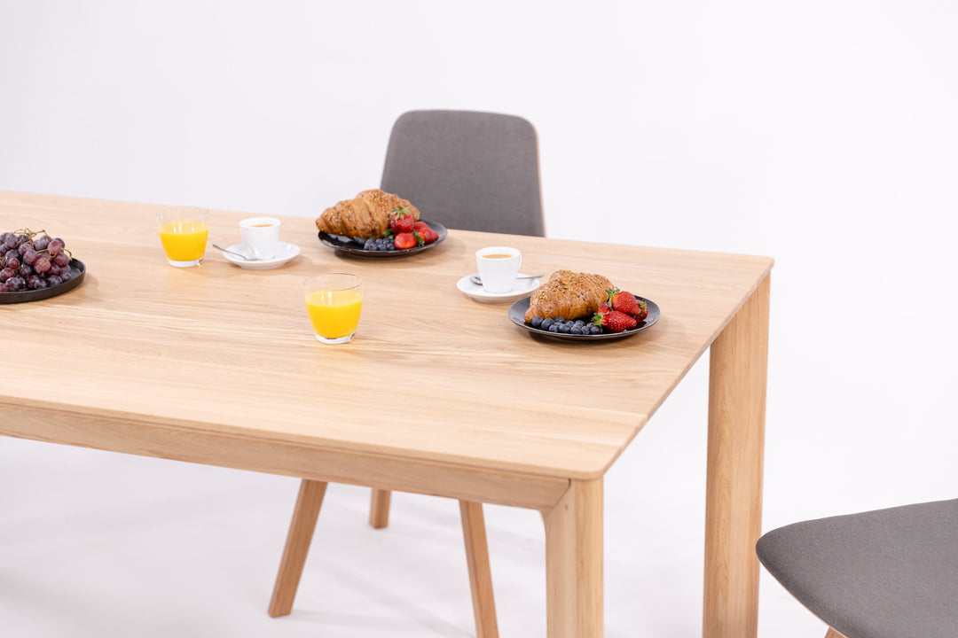 Mesa de jantar extensível de madeira maciça DITA | KARPIS