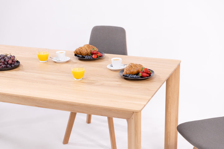 Mesa de jantar extensível de madeira maciça DITA | KARPIS