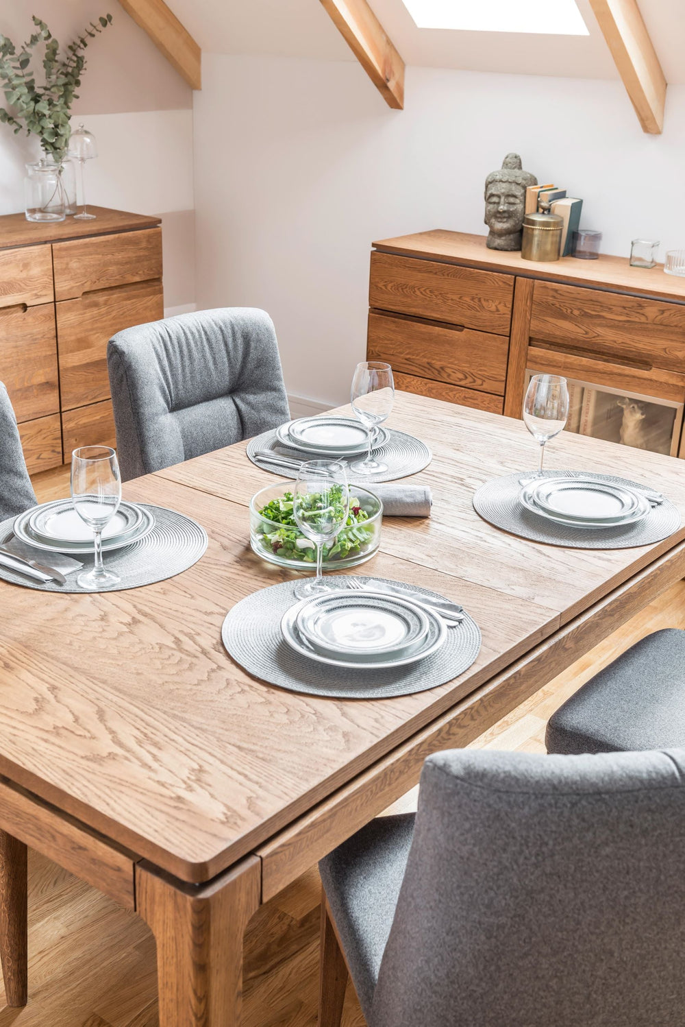 VESKOR Móveis de madeira de carvalho de Montenegro, vitrina, aparador, cómoda, mesa de jantar, mesa de centro, moderno, elegante, design nórdico