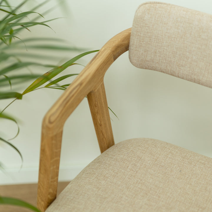 VESKOR Cadeira de jantar estofada em carvalho maciço da colecção Soho Mobiliário nórdico com design moderno